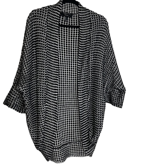 Forever 21 Knitted Black and White Relaxed Fit Cozy Cardigan 3/4 Sleeve … - Picture 3 of 7